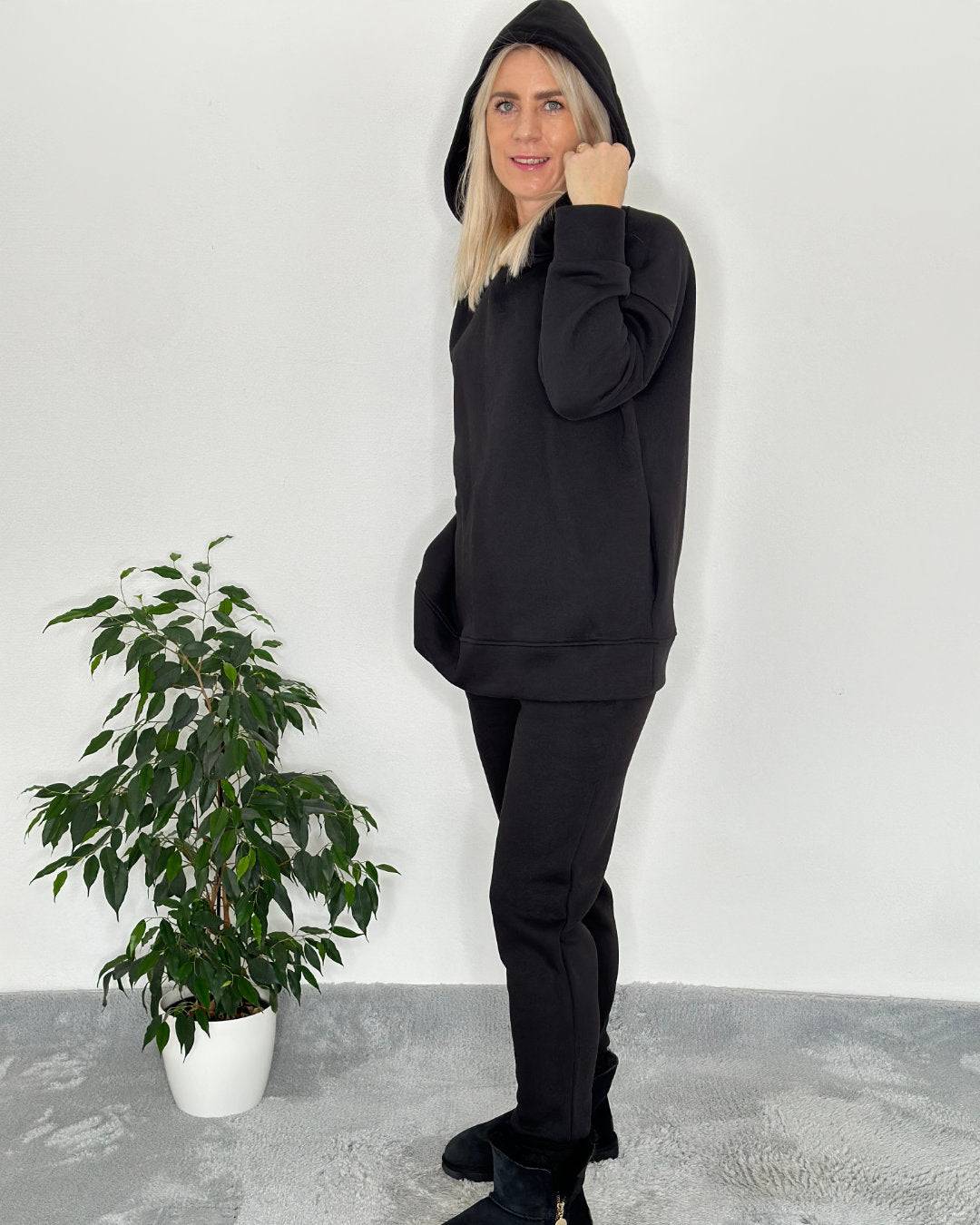 Damen Oversized Winter Outfit Set Damen Langarm Oversized Kapuzenpullover Hoodie gefüttert mit Taschen an der Seite und breiten Bündchen Ärmel in Einheitsgröße von XS bis M mit Damen Jogginghosen Schwarz