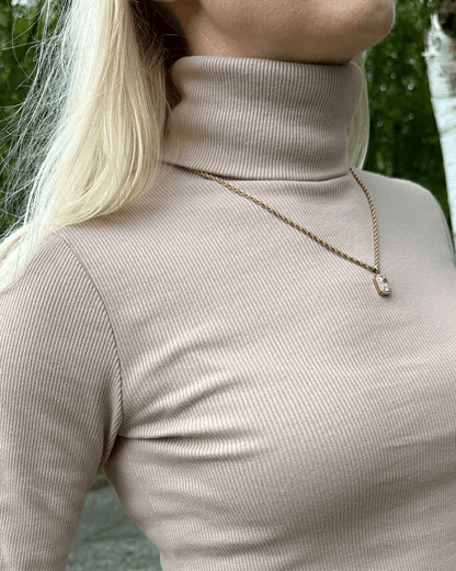 Damen Gerippter BASIC Beige Rollkragenpullover aus 95 % Baumwolle sehr weicher Stoff in Größe M oder L Selfi