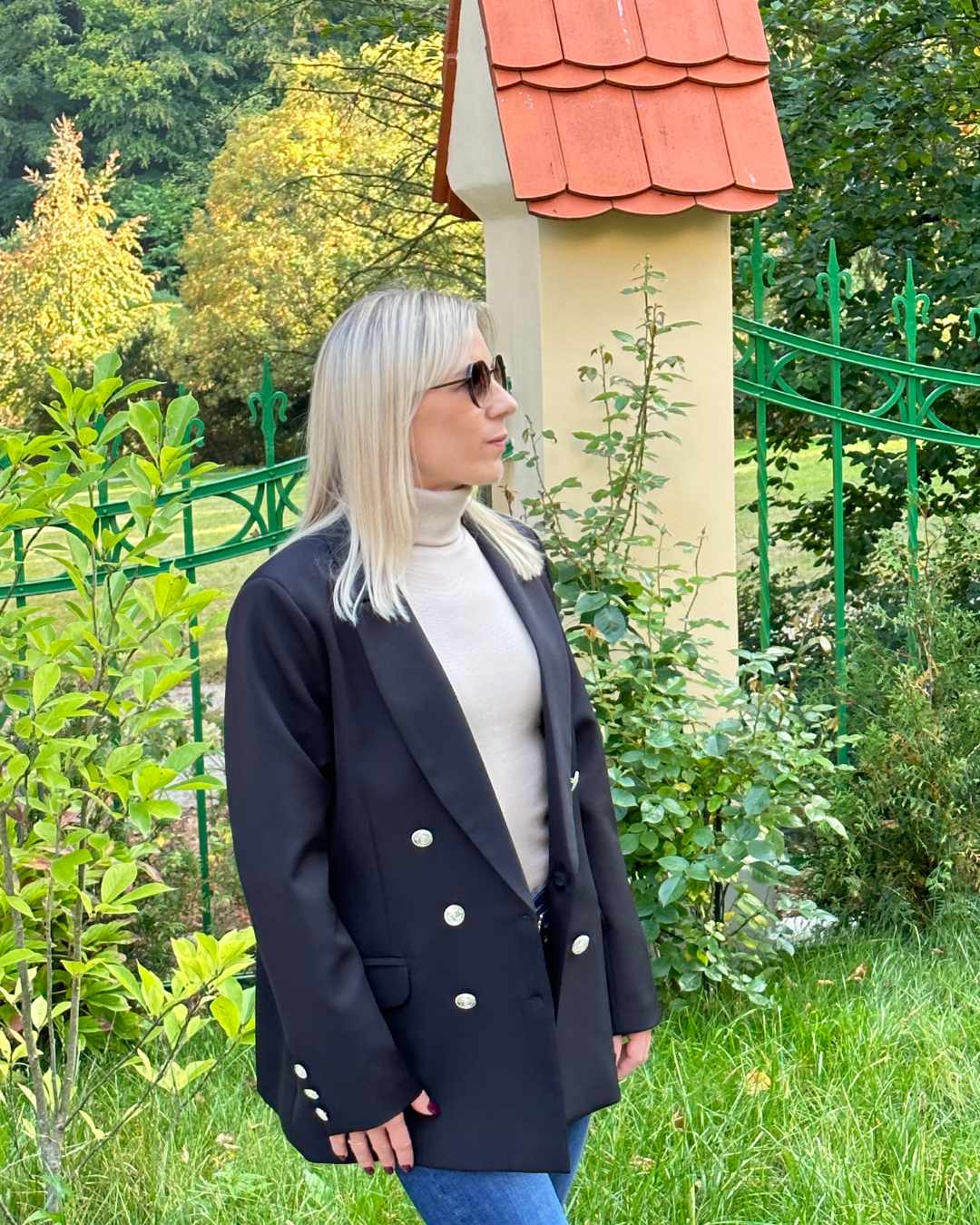 Doppelreihiger Taillierter Damen-Blazer lang mit Puffärmeln regular vorne 