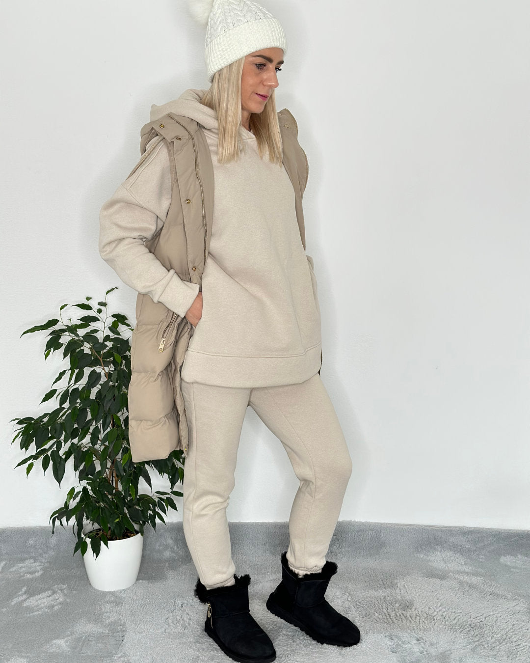 Herbst Winter Outfit Set für Damen Jogginghose Trainingshose aus Baumwolle Hell Beige, mit Kapuzenpullover gefüttert, mit Seitentaschen 