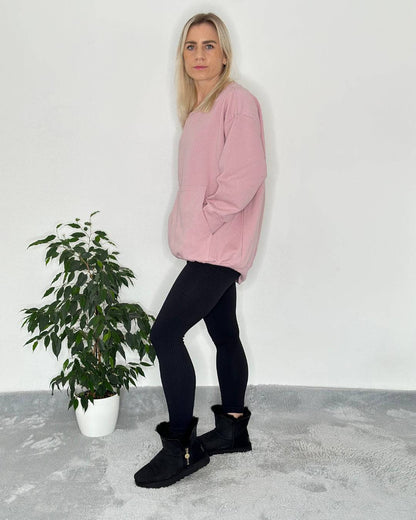 Oversized Langarm-Sweatshirt Rundhals, mit schulterfreien Oberteilen und Kängurutaschen aus Baumwolle in Trendfarbe Rosa und Einheitsgröße XS bis XL. 
