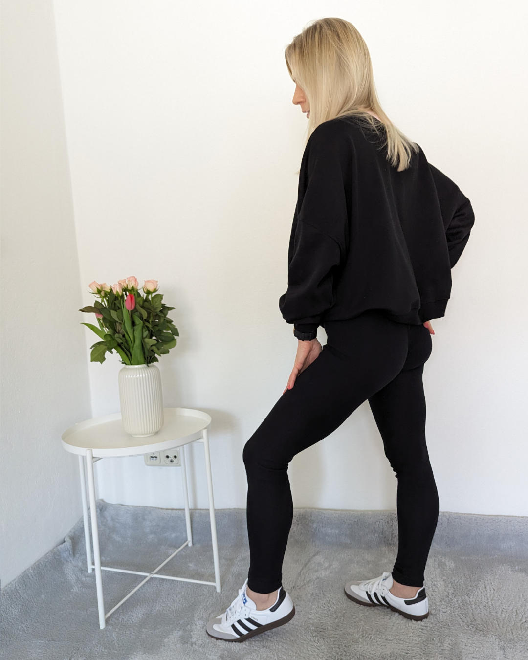 Kurze Damen Oversized Sweatshirt XXL - Format mit passenden gerippten Push-up Leggings mit hohem Bund in Trendfarben Baumwollmix weibliche Alltags-Leggings in Schwarz