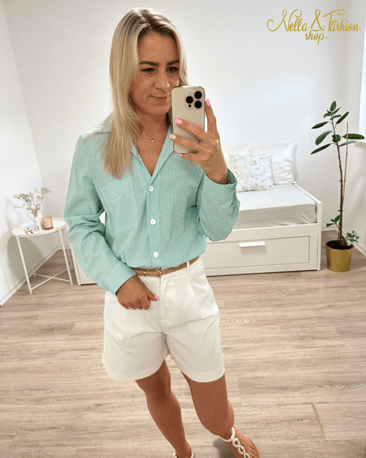 Sommeroutfit Damenhemd Lässiges Bequemes in Minze mit Streifen Sommerhemd Leicht und Elegant Lässiges Damenhemd  aus 85 % Viskose, leicht und bequem, luftig und lässig - sehr weiches Material. Hemd mit Knöpfen und Brusttasche, mit Streifen Muster, Langarm, mit V-Ausschnitt und Stehkragen.  Blau mit Weißen Streifen, Minze mit Weißen Striefen, Rosa mit Weißen Steifen.  Größe S / M.  Das Damenhemd kann perfekt als lässiges Sommeroutfit. Lässiger Stil für Frauen verleiht einen modernen Schnitt. Hemdshirt perfek