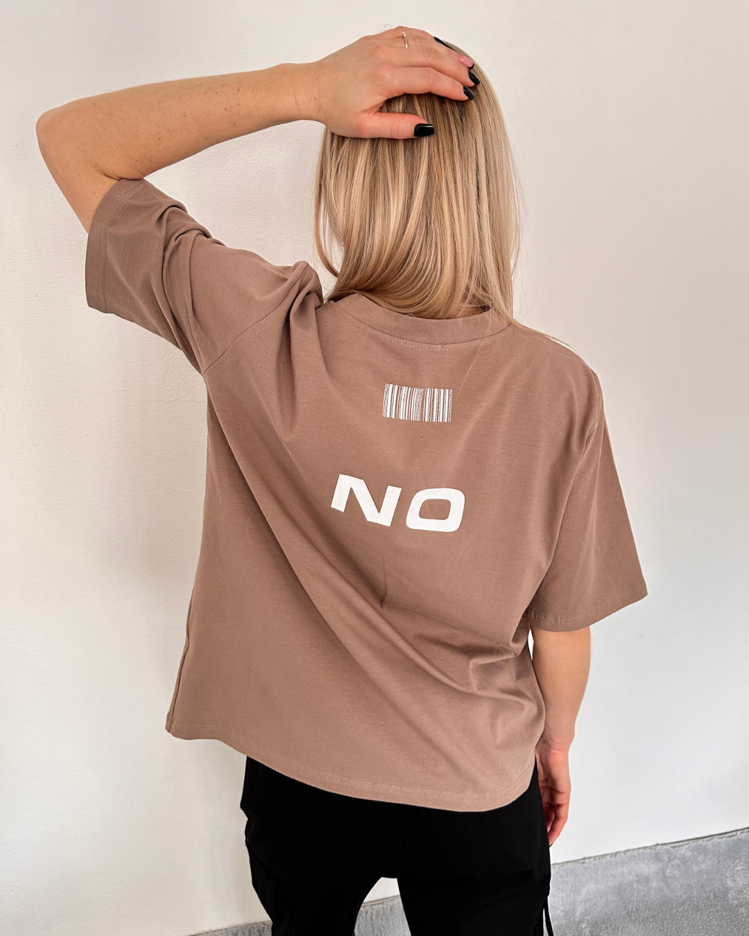 Minimalistisches Oversized T-Shirt für Damen mit Motiv aus Baumwolle in Beige. Halbärmeliges Damen Shirt zeitloses Eleganz und Stil mit Rundhalsausschnitt, perfekt für Frauen Outfit-Kombinationen.